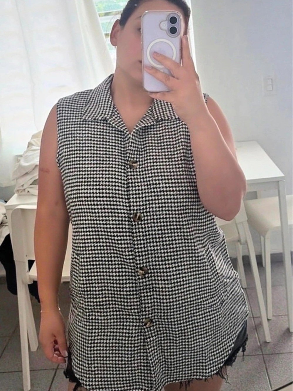 Houndstooth Sleeveless Button Down Top in Black & White